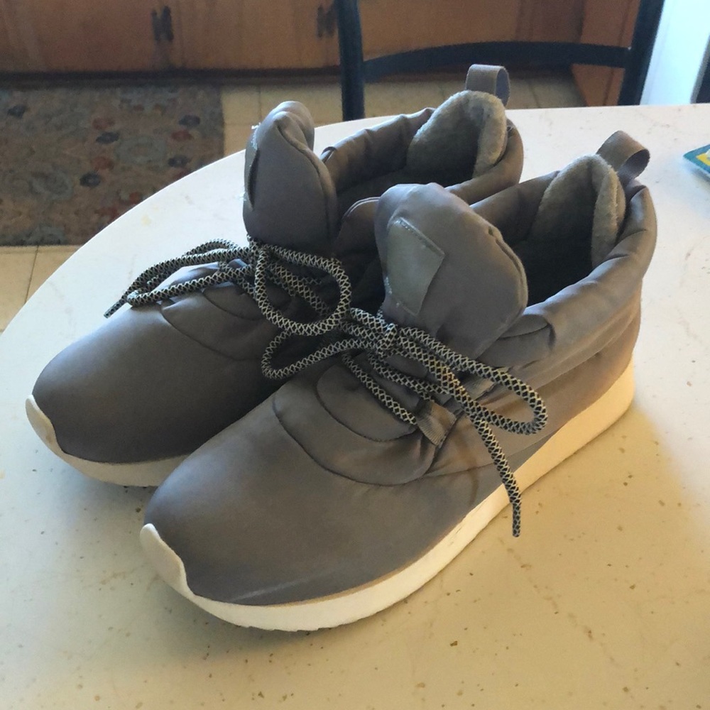 super cute snow booties 9.5
